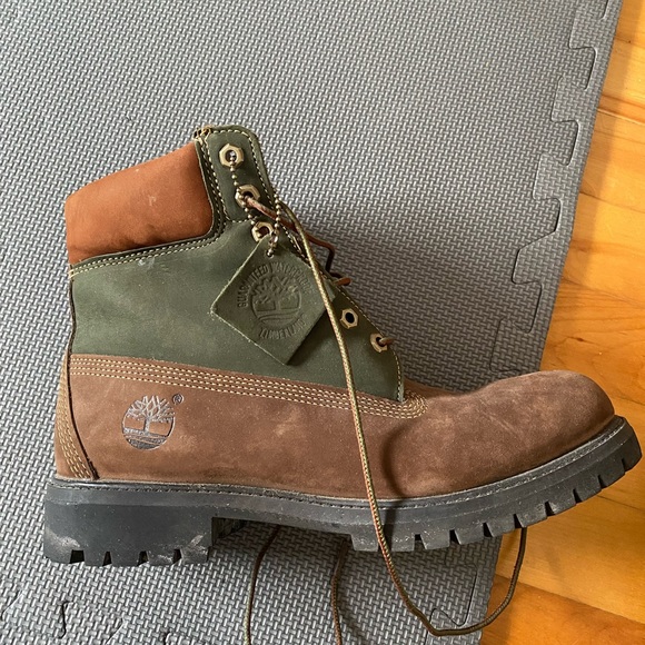 Timberland boots unique color - Picture 3 of 3